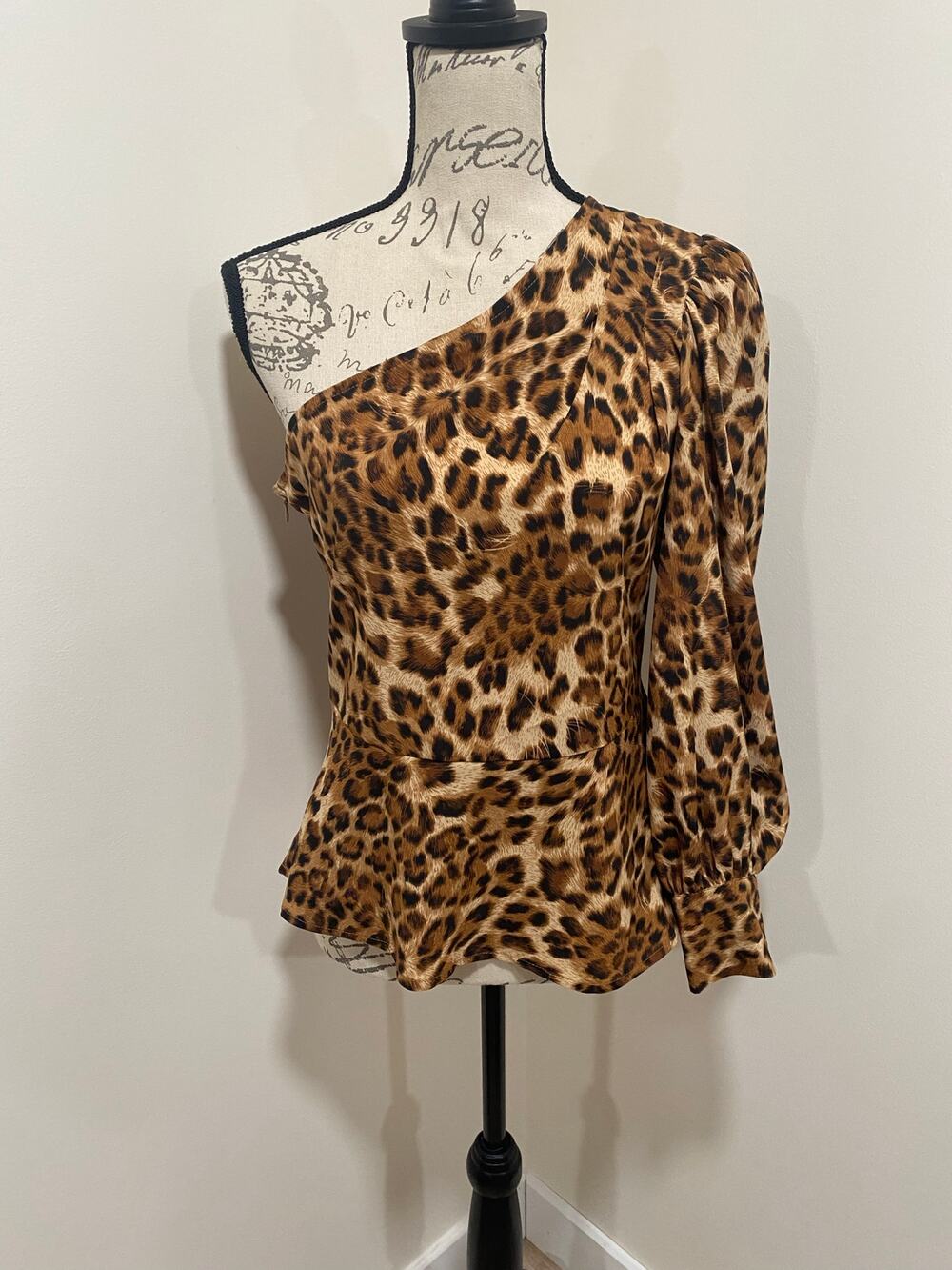 NWT L Love Blue Door Boutique Asymmetrical One Sleeve Leopard Print Blouse